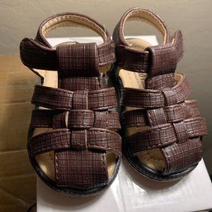 Easy USA Boys Size 5 Sandals ~ Brown